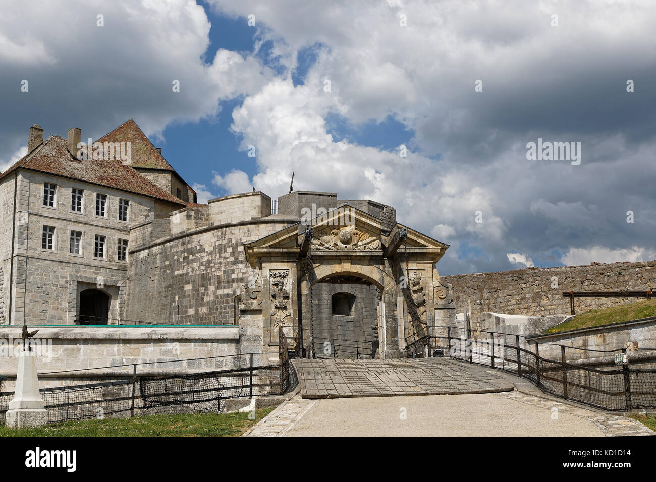 Il Fort de Joux. Il castello comanda il passo di montagna Cluse de Pontarlier ed è stato migliorato dal famoso architetto Vauban. Foto Stock