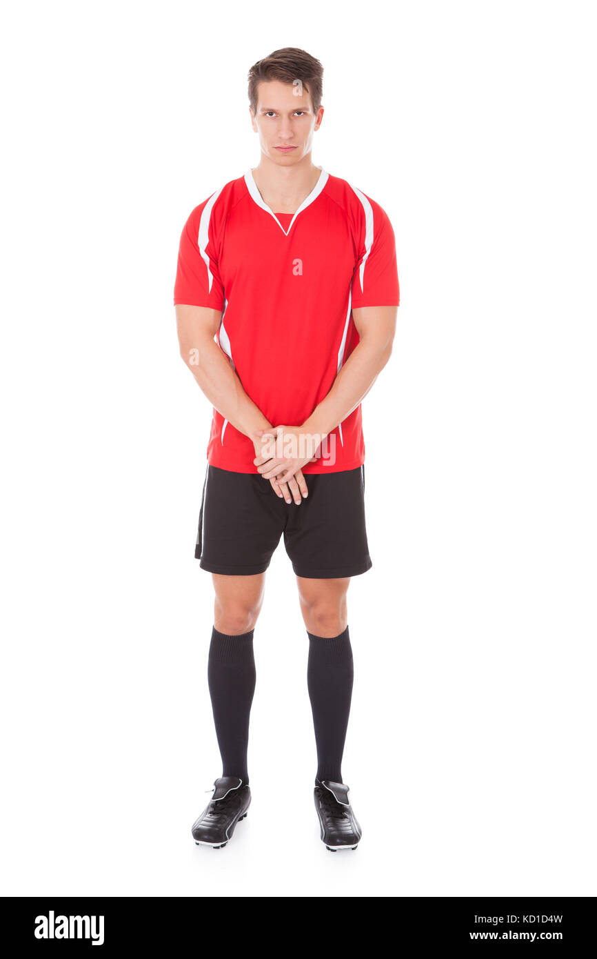 Ritratto maschile di giocatore di calcio in maglia rossa Foto Stock