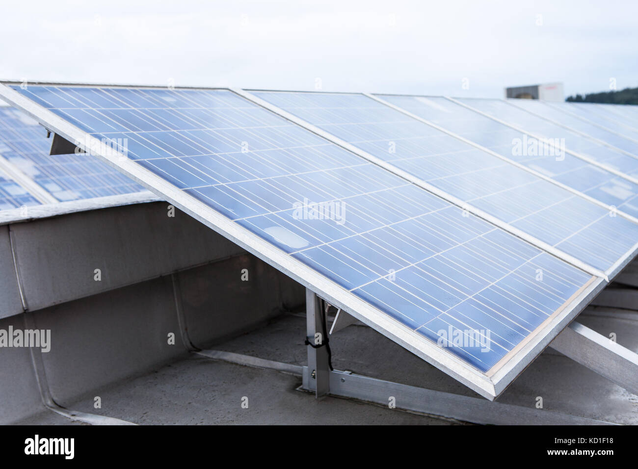 Close-up di Eco Friendly pannelli solari sul tetto Foto Stock