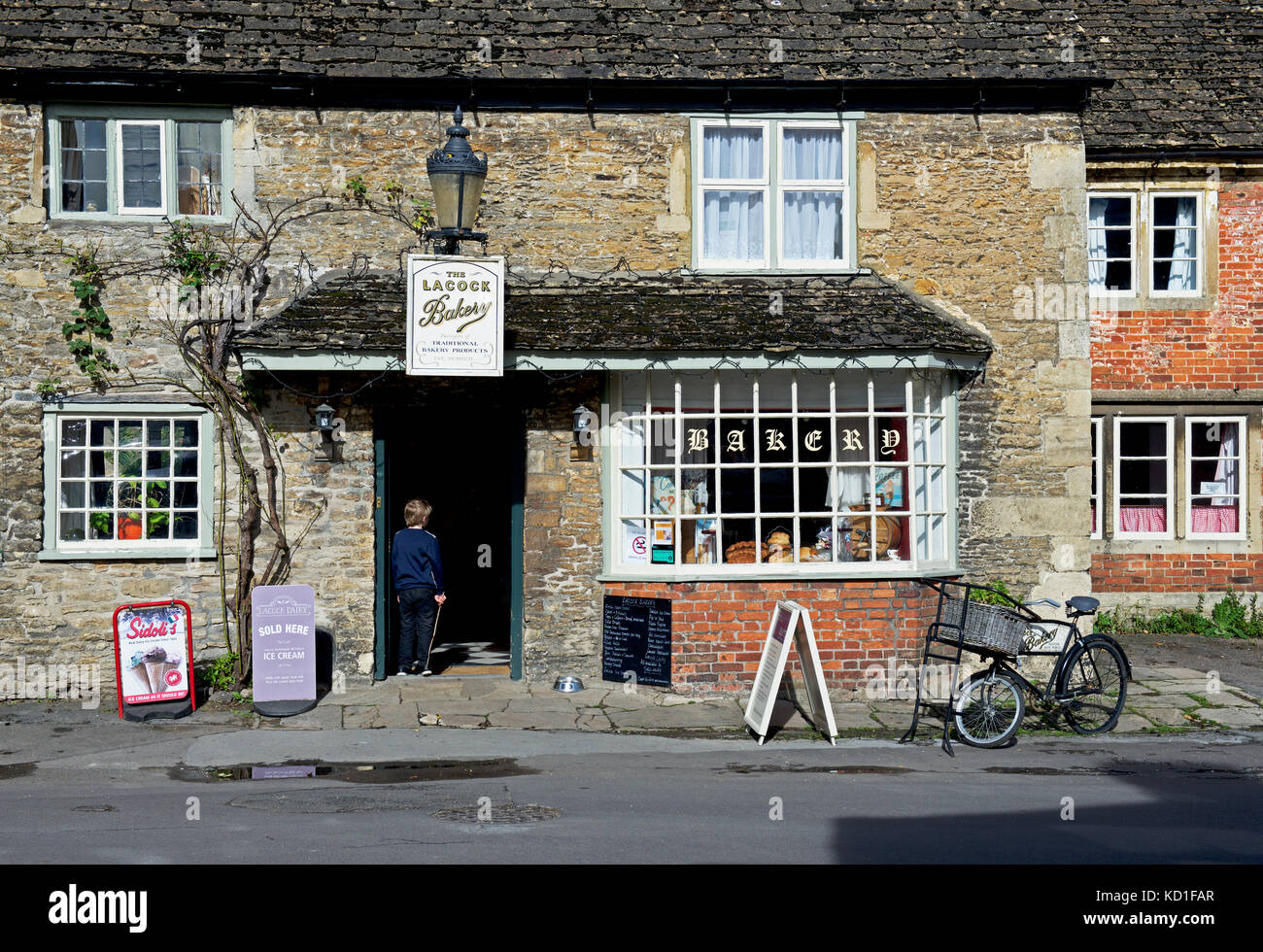 La panetteria nel villaggio di Lacock, Wiltshire, Inghilterra, Regno Unito Foto Stock