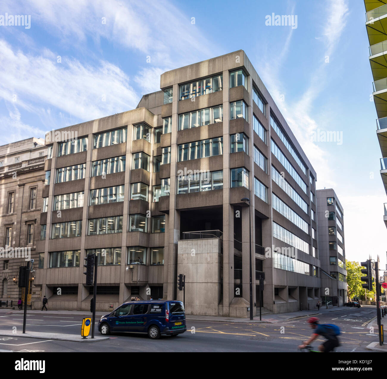 Architettura Brutalist: Guarnizione House, 1 Swan Lane, Città di Londra. Settanta anni settanta architettura. La strada di Upper Thames Street / Swan Lane. Foto Stock