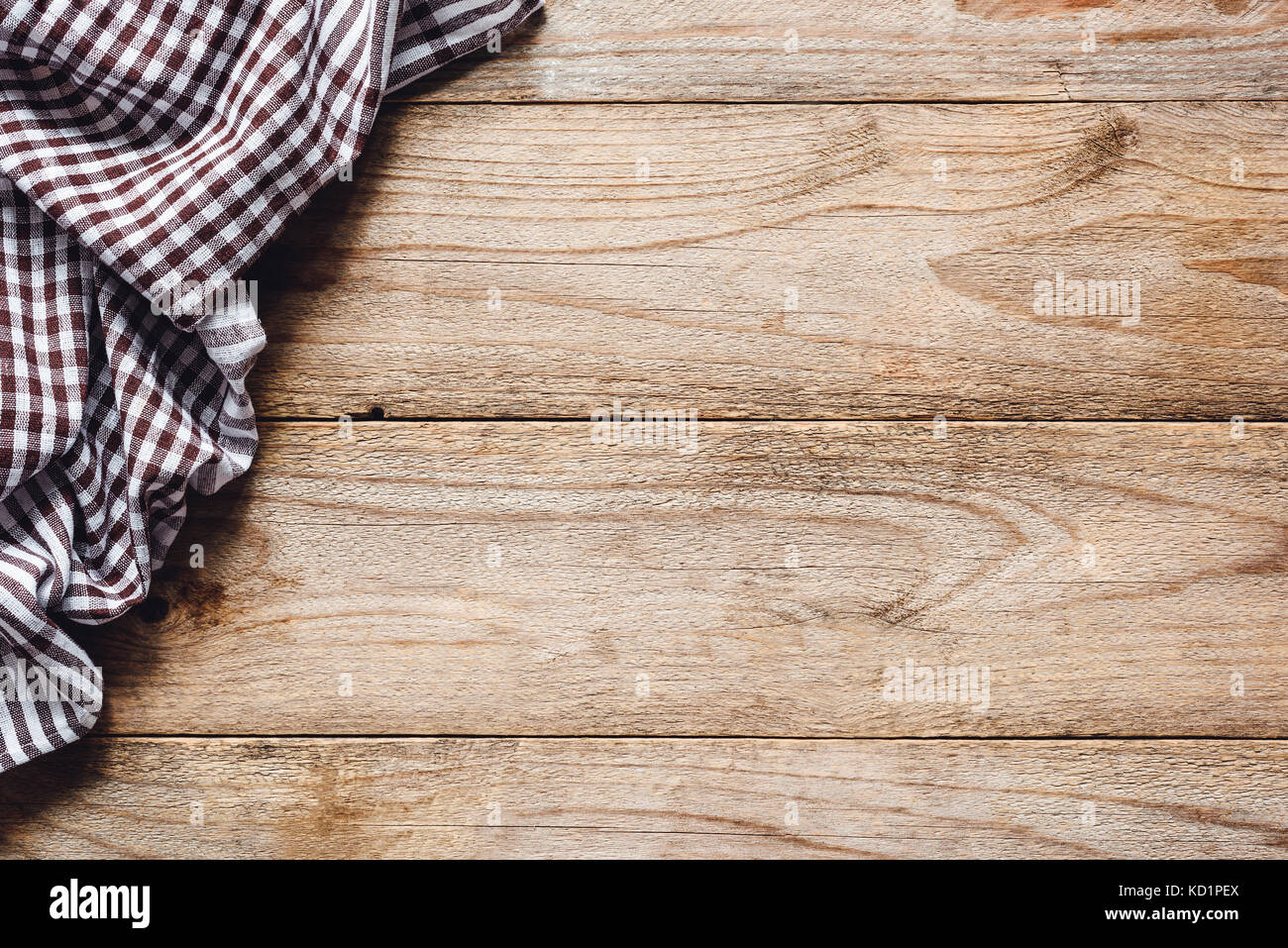 Tavolo in legno sfondo con cucina tessili o di cucina igienico. cibo in cottura, tavolo pizza, picnic o cibo sfondo con copia spazio per testo. top vie Foto Stock