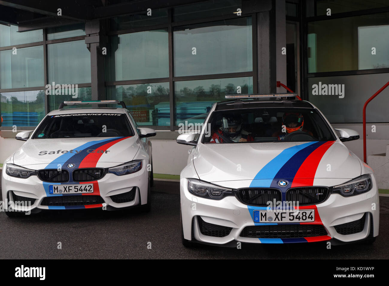 MAGNY-COURS, FRANCIA, 1 Luglio 2017 : Sicurezza automobili. Il primo storico francese Grand Prix avviene a Magny-Cours con un sacco di antico sport e forma Foto Stock