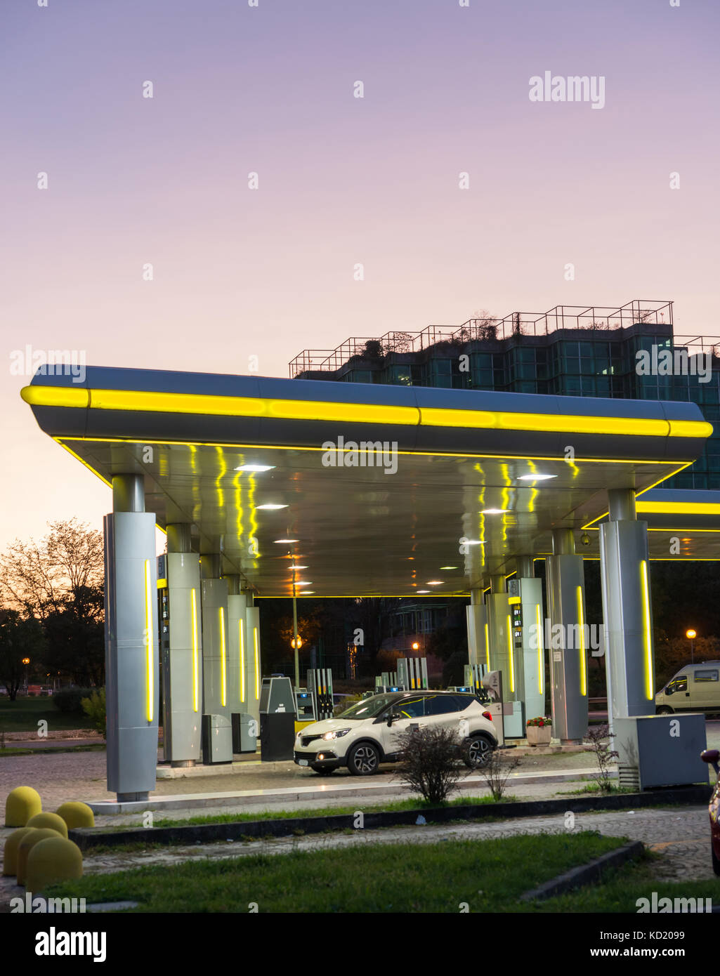 Una stazione di servizio all'ora blu con spazio per le copie Foto Stock