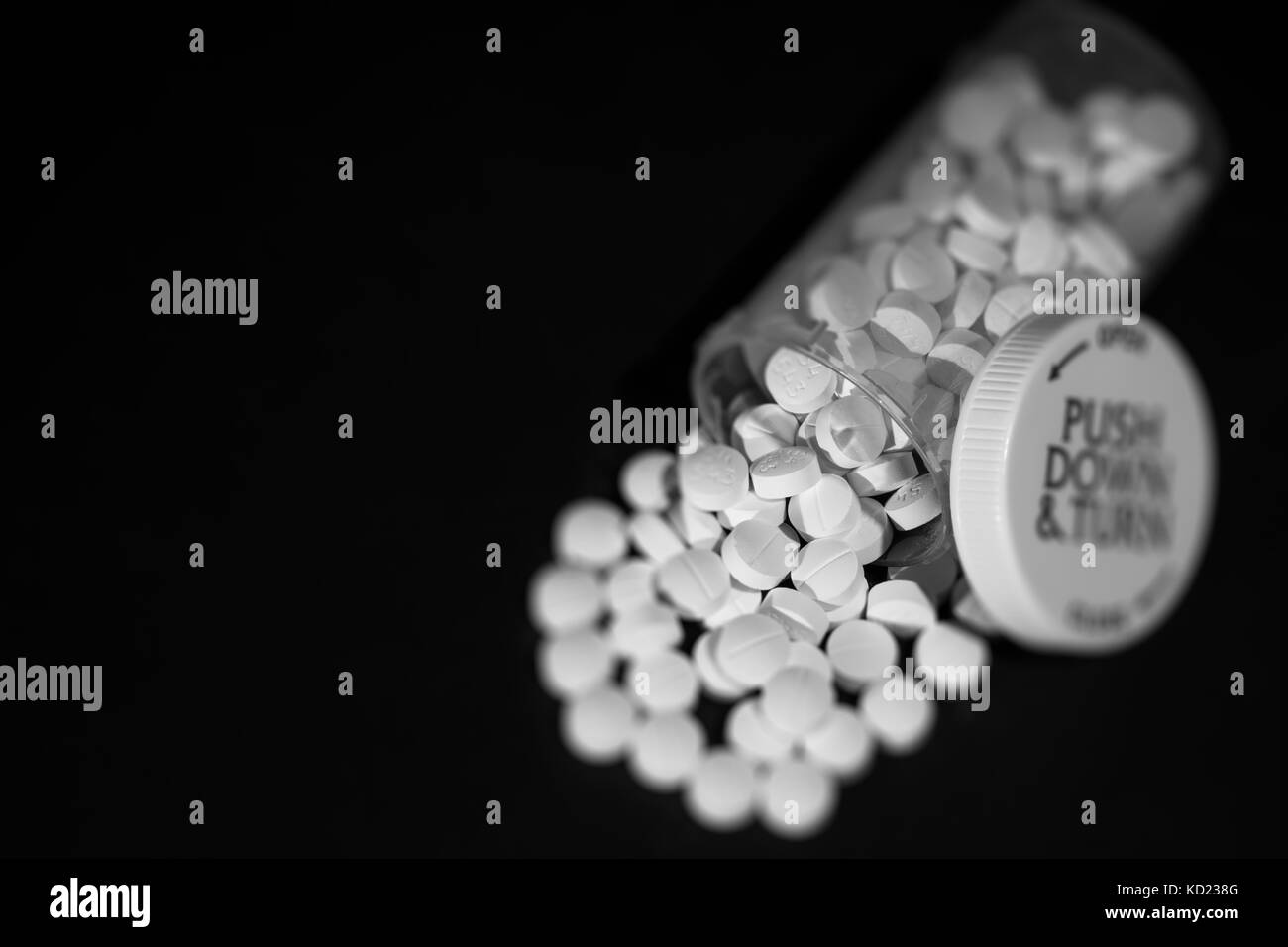 Artisticamente immagine sfocata di ossicodone. ossicodone è un potente  prescrizione di oppioidi antidolorifico prescritto con cautela per paura di  abuso e di dipendenza Foto stock - Alamy