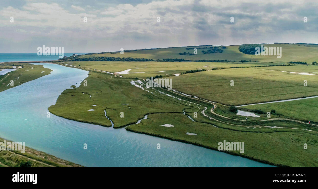 Vista aerea della foce di un fiume e il mare in Inghilterra del sud Foto Stock