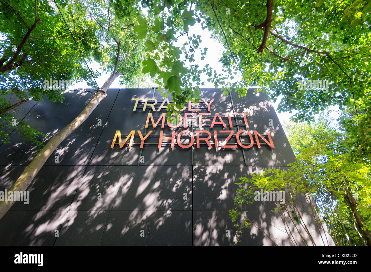 Tracey Moffatt - My Horizon, fotografia e video installazione | Australian Pavilion, 57a Mostra d'Arte - Biennale di Venezia 2017 - Vista esterna Foto Stock