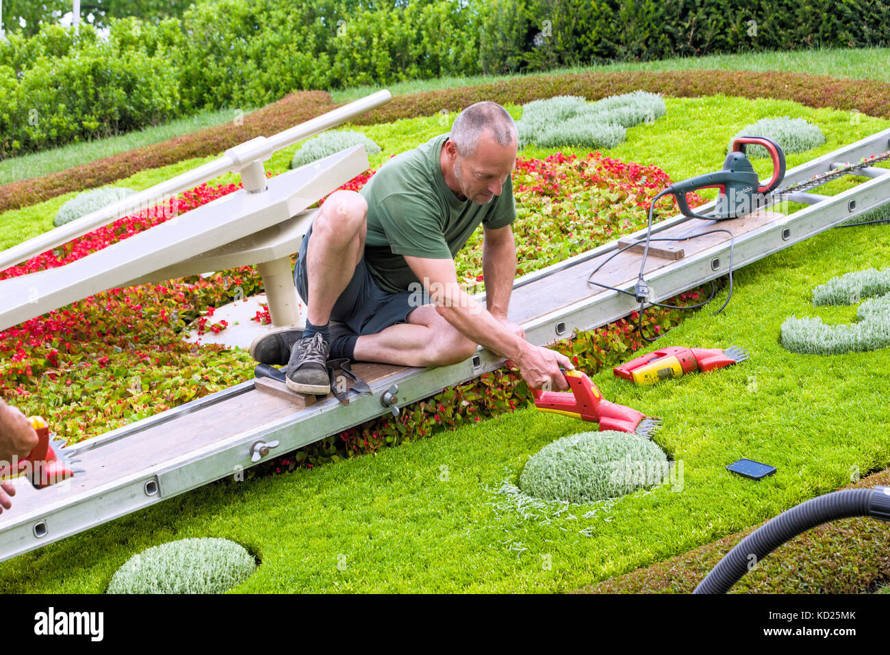 L'Horloge Fleurie, o l'orologio di fiori, è un esterno di orologio di fiori situato sul lato occidentale del Jardin Anglais park a Ginevra, Svizzera. Foto Stock