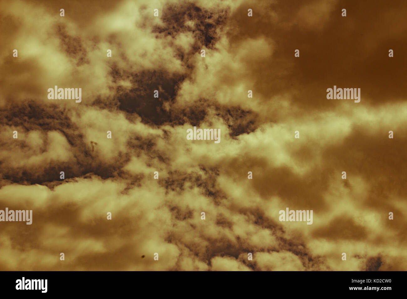 Raffreddare le nuvole in ottobre Foto Stock