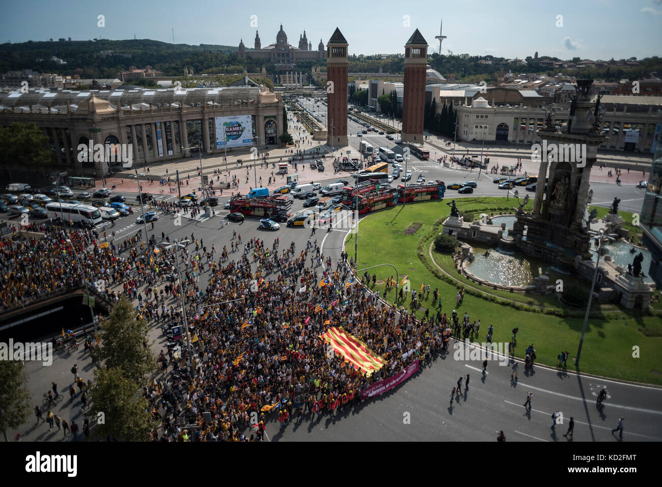 La dimostrazione di studenti pro-indipendenza arriva a Plaza de España (Piazza della Spagna). Credit: Alamy / Carles Desfilis Foto Stock