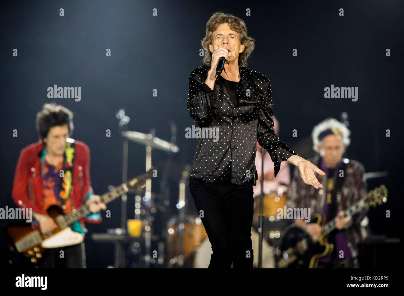 Dusseldorf, Germania. 09 ottobre 2017. Ron Wood, Mick Jagger e Keith Richards dei Rolling Stones si esibono sul palco durante il tour europeo "No Filter" all'Esprit Arena il 9 ottobre 2017 a Dusseldorf, Germania. Credit: Geisler-Fotopress/Alamy Live News Foto Stock