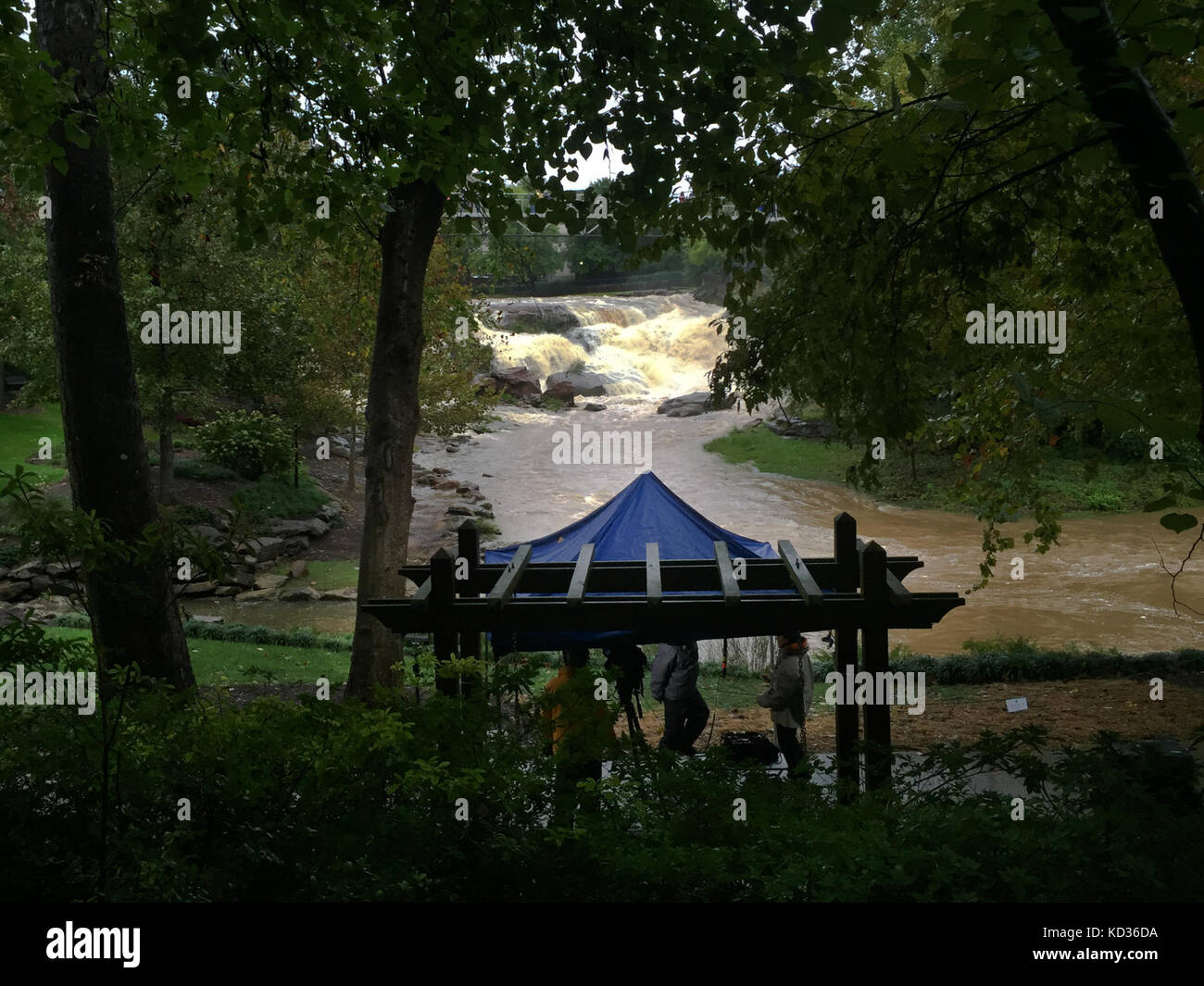 Le acque di esondazione in downtown Greenville, South Carolina, oct. 3, 2015 in scia di registrare le precipitazioni in Carolina del Sud. (L'esercito degli Stati Uniti Guardia nazionale foto di staff sgt. roby di giovine/ rilasciato) Foto Stock