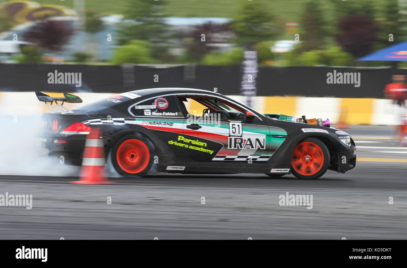 Istanbul, Turchia - 29 luglio 2017: fahim reza keykhosravi aziona il motore BMW S85 turbo charge in apex masters turco serie drift gara di Istanbul. Foto Stock