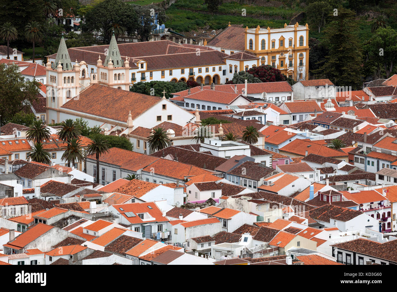 Vista dal monte brasil alla città vecchia di angra do heroismo, Cattedrale di sinistra, cattedrale, Sé Catedral, Igreja de santissimo Foto Stock