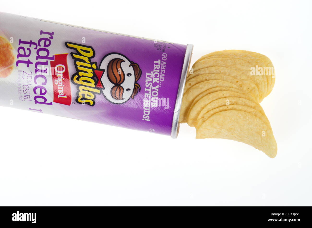 Aprire il tubo di patatine ridotto di grassi originale di patatine chips su sfondo bianco isolare USA Foto Stock