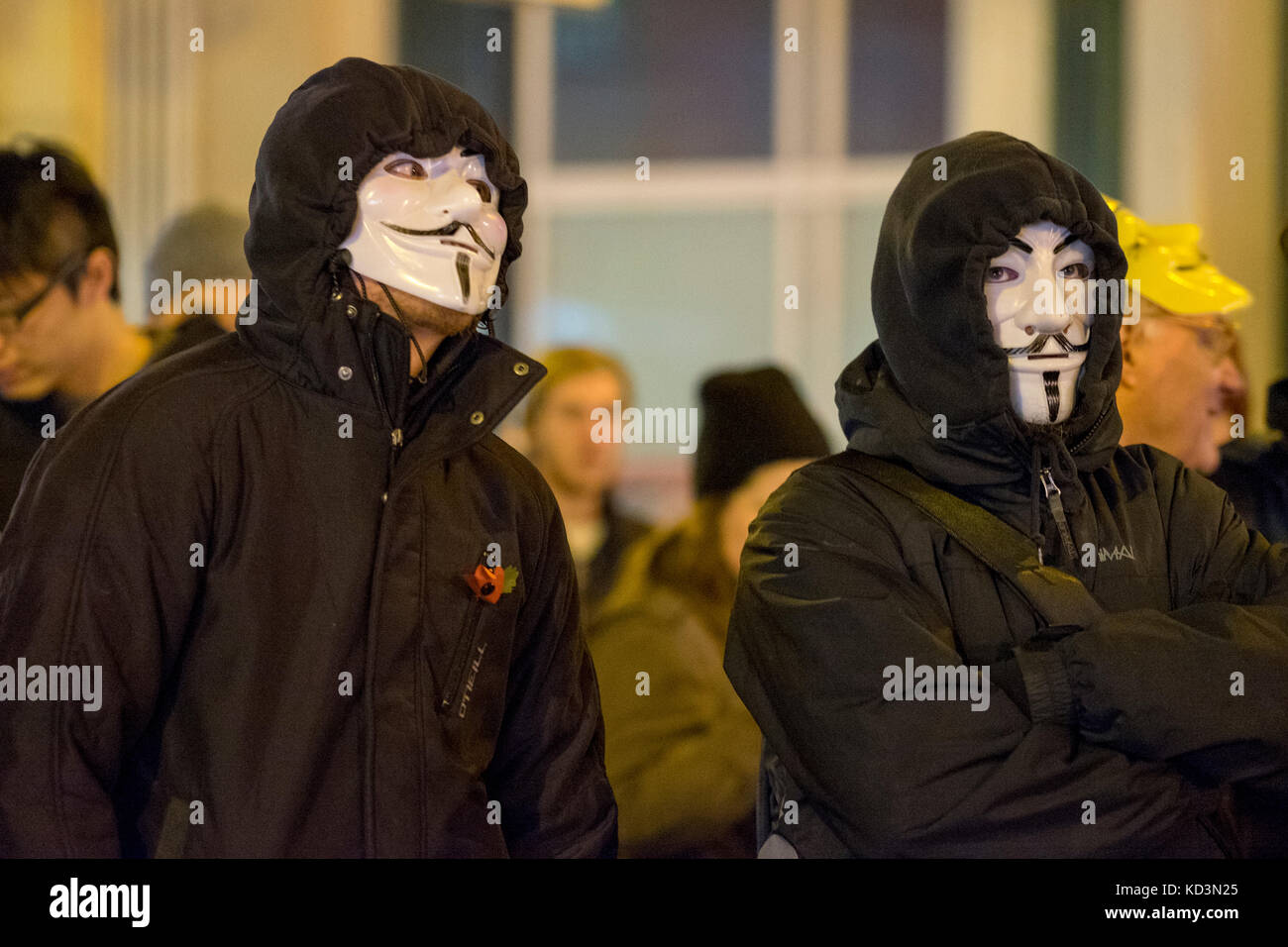 Anonimo frequentare mullion maschera marzo, Cardiff, 2016 Foto Stock