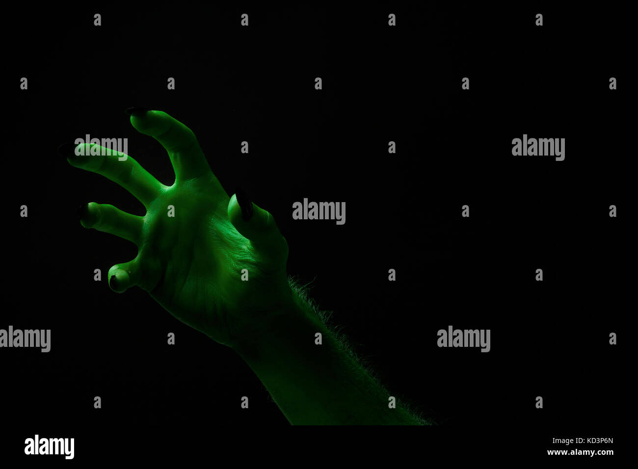 Halloween streghe verdi o zombie mano monster Foto Stock