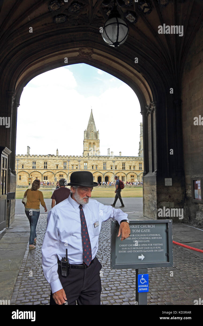 Porter in Tom d'ingresso alla Torre di Tom Quad, Christ Church College di Oxford, Regno Unito Foto Stock