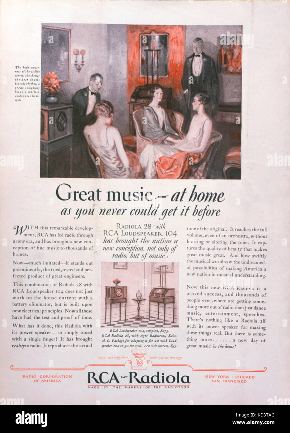 Registrazione - spot - 1927 - RCA Radiola 28 didascalie si legge: 'Radiola 28 con altoparlante RCA 104 ha portato la nazione una nuova concezione, non solo di radio ma di musica." persone foto di ascoltare a casa la musica. Foto Stock