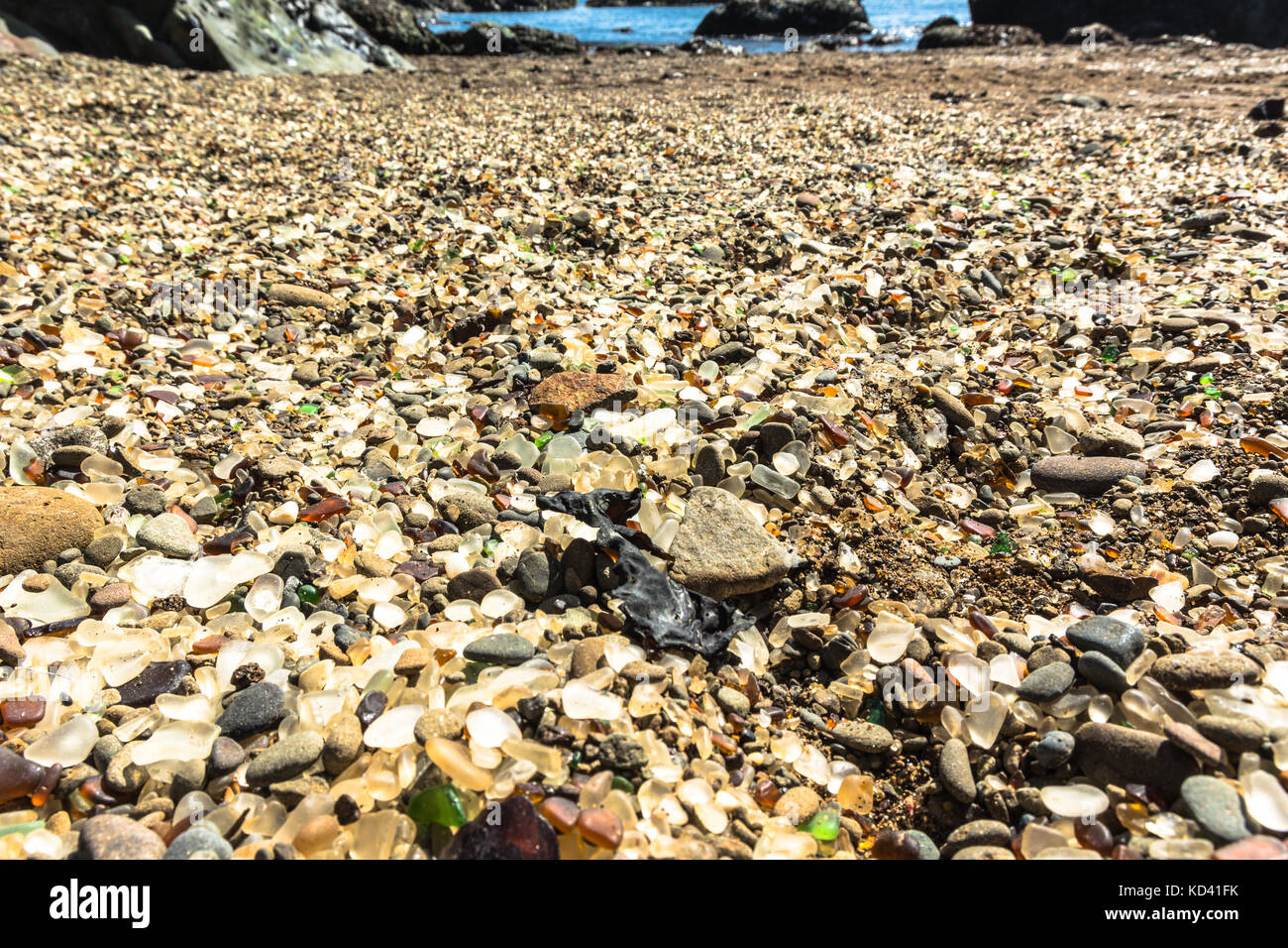 La spiaggia di vetro lungo la costa di Fort Bragg, California Foto Stock