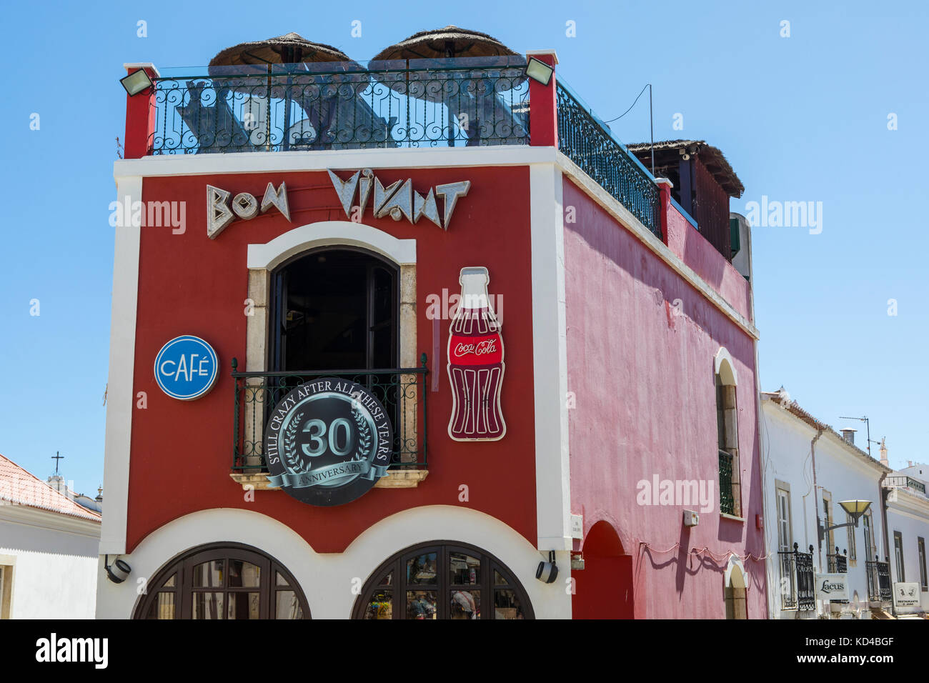 Lagos, Portogallo - 10 settembre 2017: vista esterna del famoso bon vivant bar, situato nel centro storico della città vecchia di Lagos in Portogallo, il 10 settembre Foto Stock