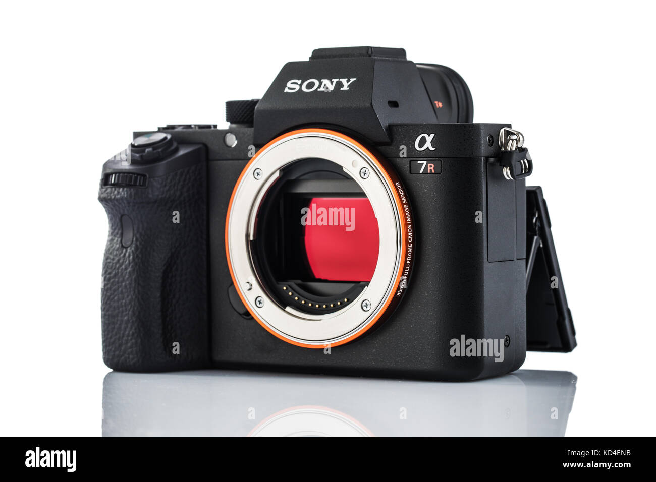 Varna, Bulgaria - Febbraio 02,2017: Immagine di alfa a7R II Mirrorless fotocamera digitale con full-frame da 42,4 megapixel Sensore Exmor R back-struttura illuminata Foto Stock