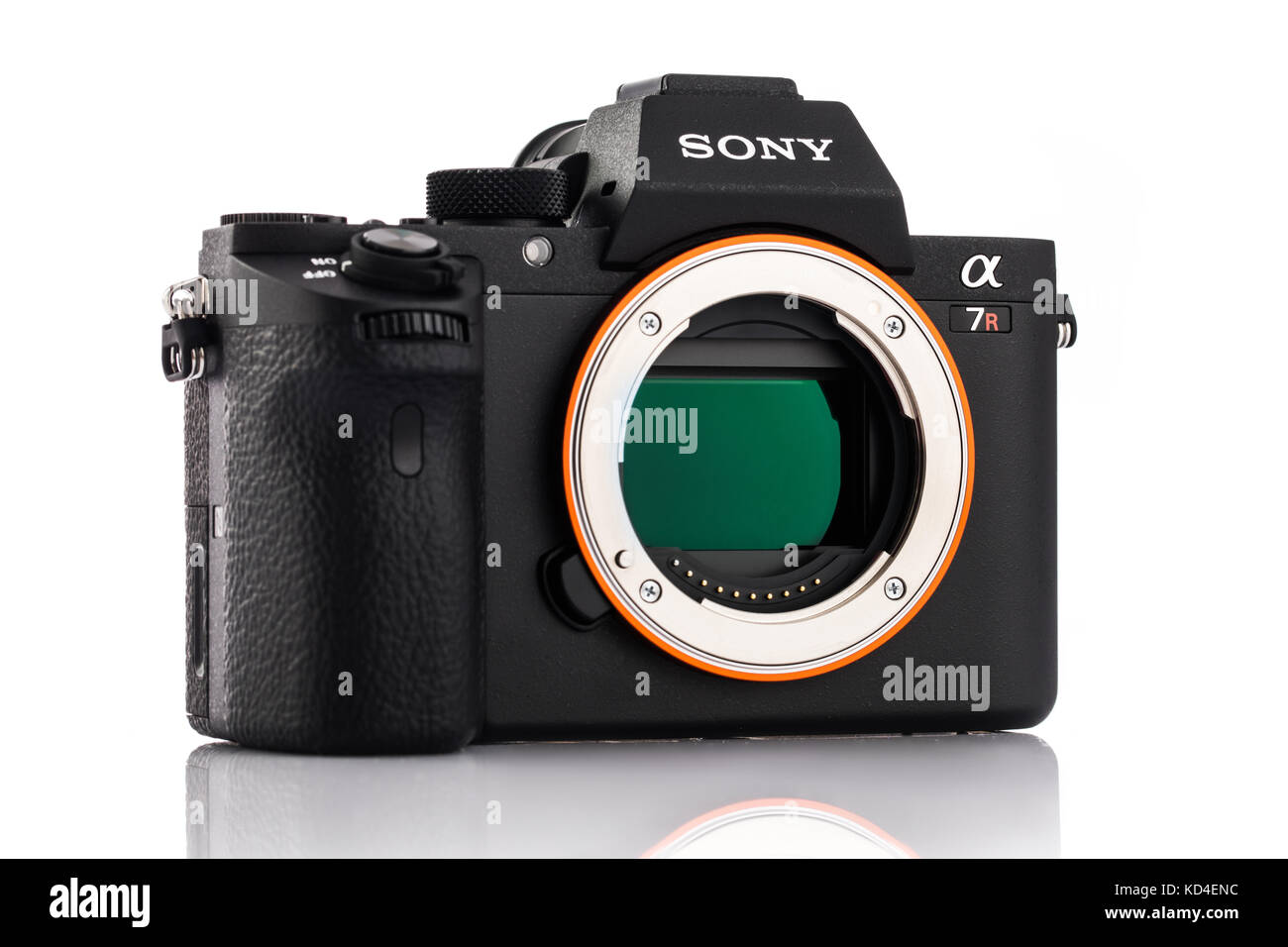 Varna, Bulgaria - Febbraio 02,2017: Immagine di alfa a7R II Mirrorless fotocamera digitale con full-frame da 42,4 megapixel Sensore Exmor R back-struttura illuminata Foto Stock