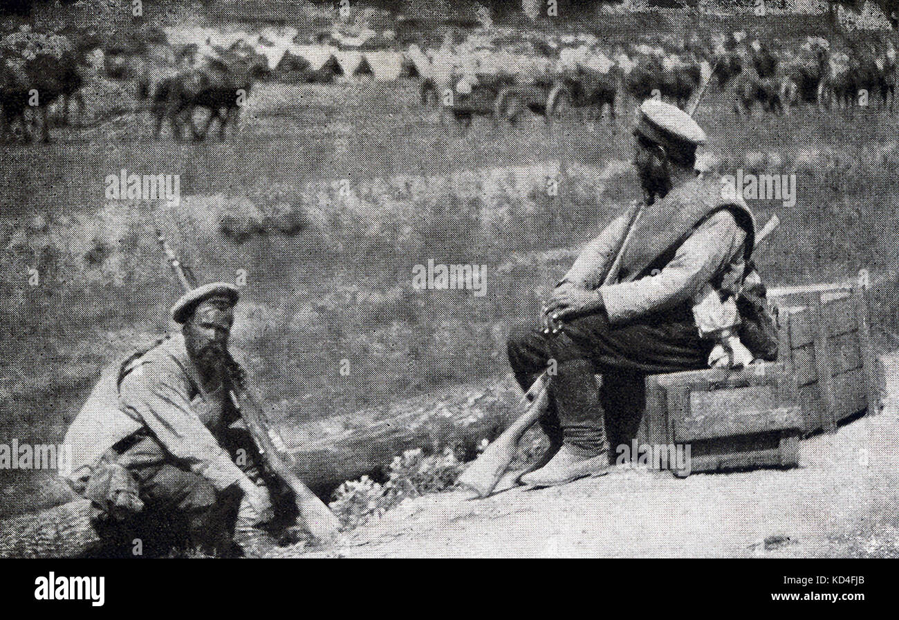 Questa foto risale alla prima guerra mondiale la didascalia recita: Lottatori dal russo linea di marzo. La foto è da American corrispondente di guerra James F. J. Archibald Foto Stock