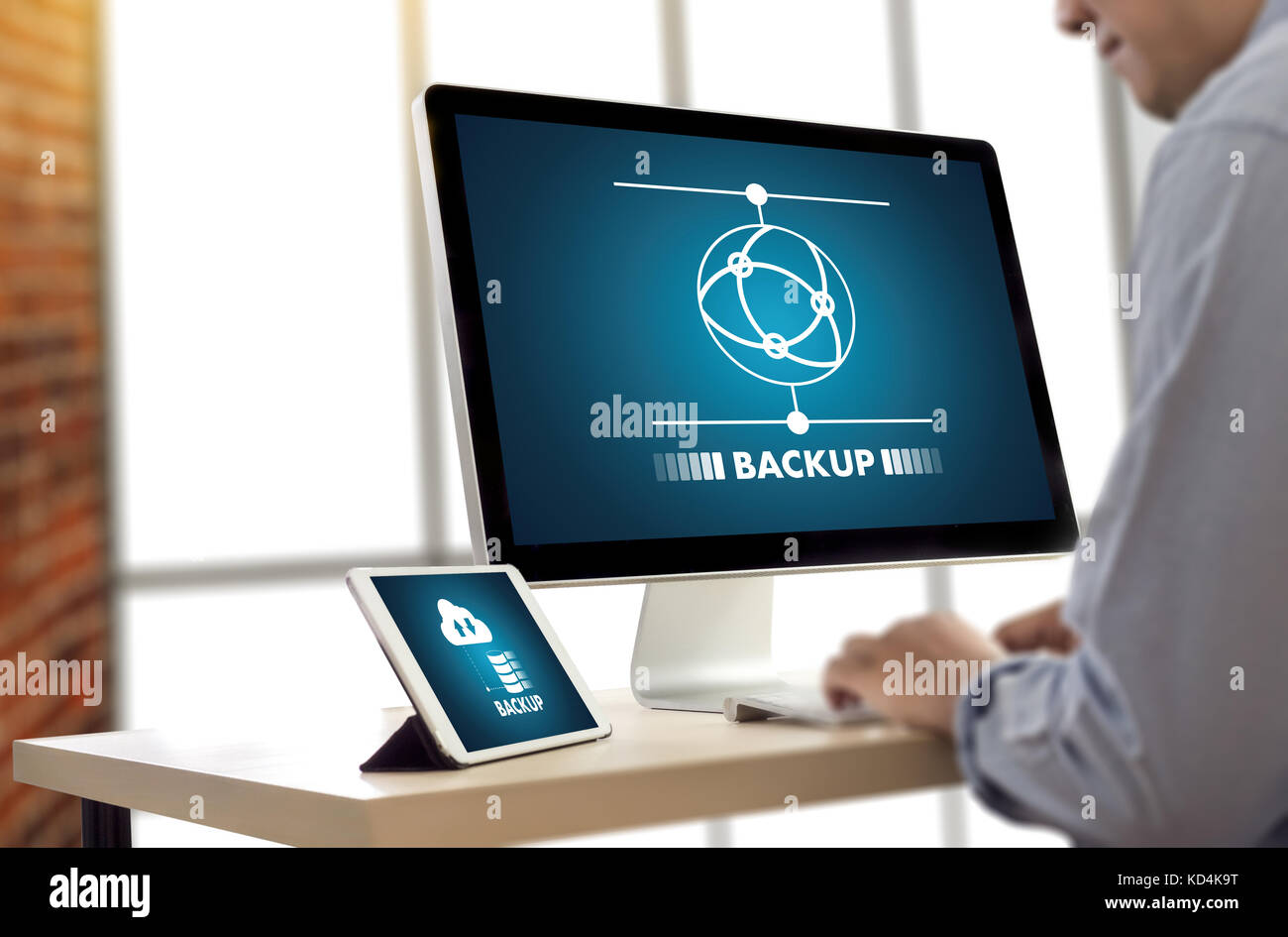 Live streaming backup download di copie di dati di elaborazione dati digitali trasferimento , lo streaming di file di download Foto Stock