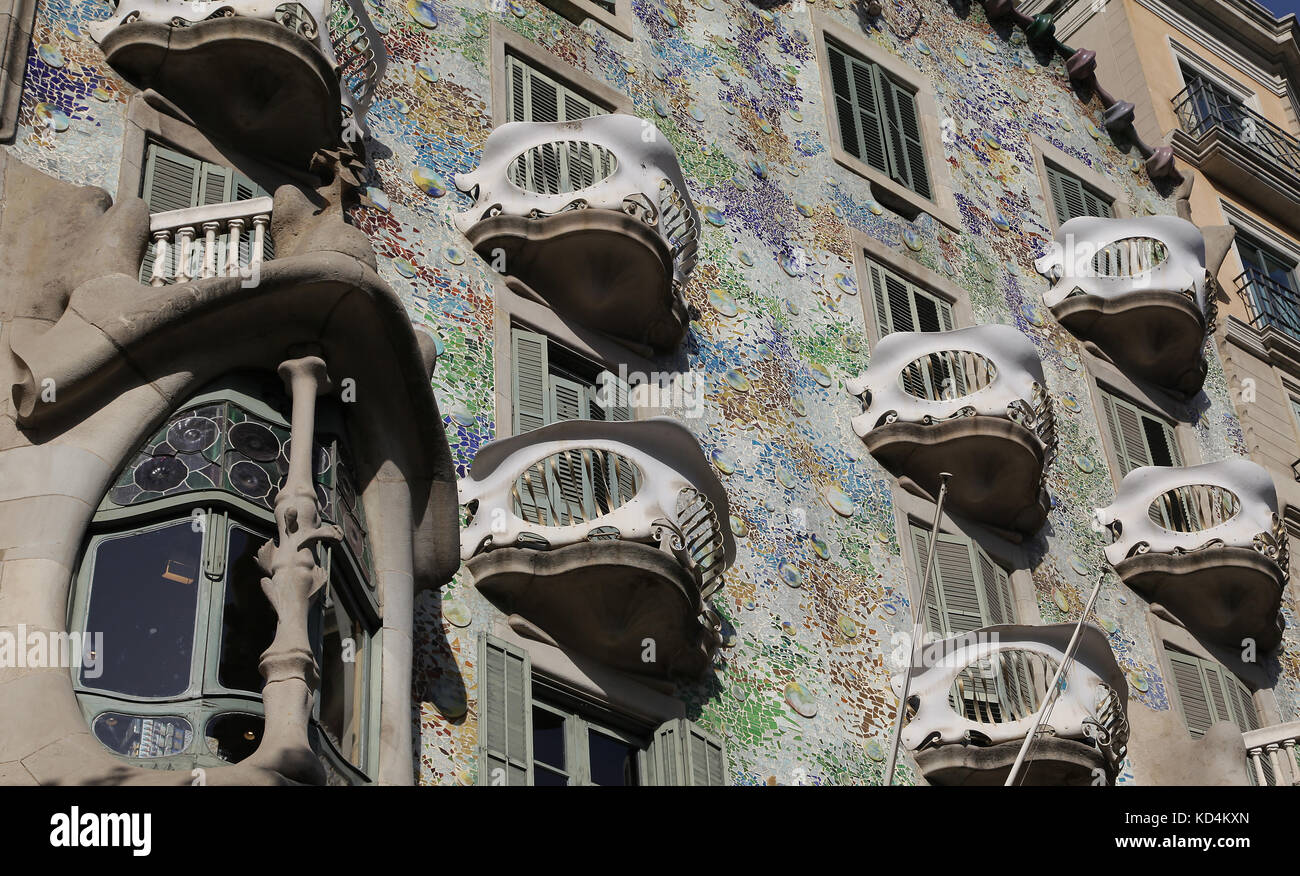 La facciata esterna della Casa Batllo progettato da Antoni Gaudì Barcellona Spagna Foto Stock