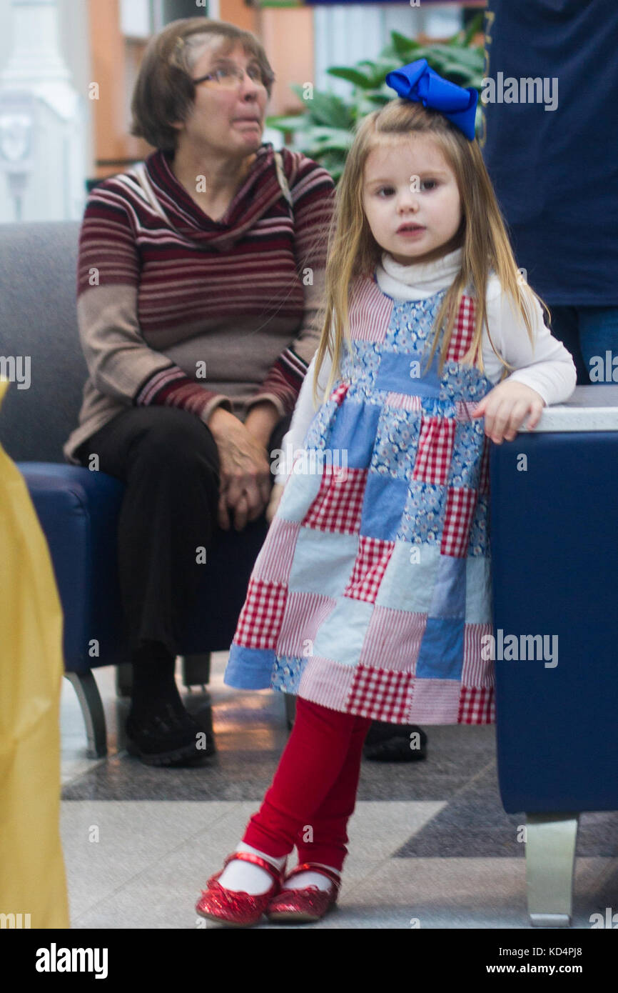 La Carolina del Sud il ramo del regno organizzazioni di assistenza festeggia il suo settantacinquesimo anniversario con un incontro presso la columbia metropolitan airport in Columbia, s.c., feb. 4. l'Osu rafforza l'America il servizio militare dei membri di mantenendoli connessi alla famiglia, casa e paese, tutto il loro servizio alla nazione.(l'esercito degli Stati Uniti Guardia nazionale foto di Sgt. tashera pravato/rilasciato) Foto Stock