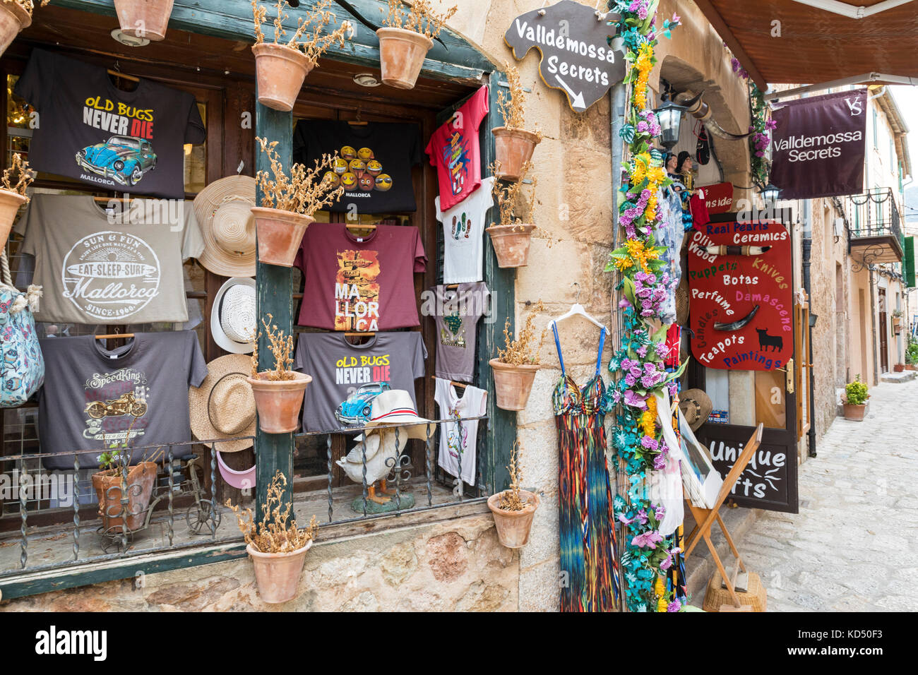 Negozio di souvenir, Valldemossa village, Maiorca, isole Baleari, Spagna Foto Stock