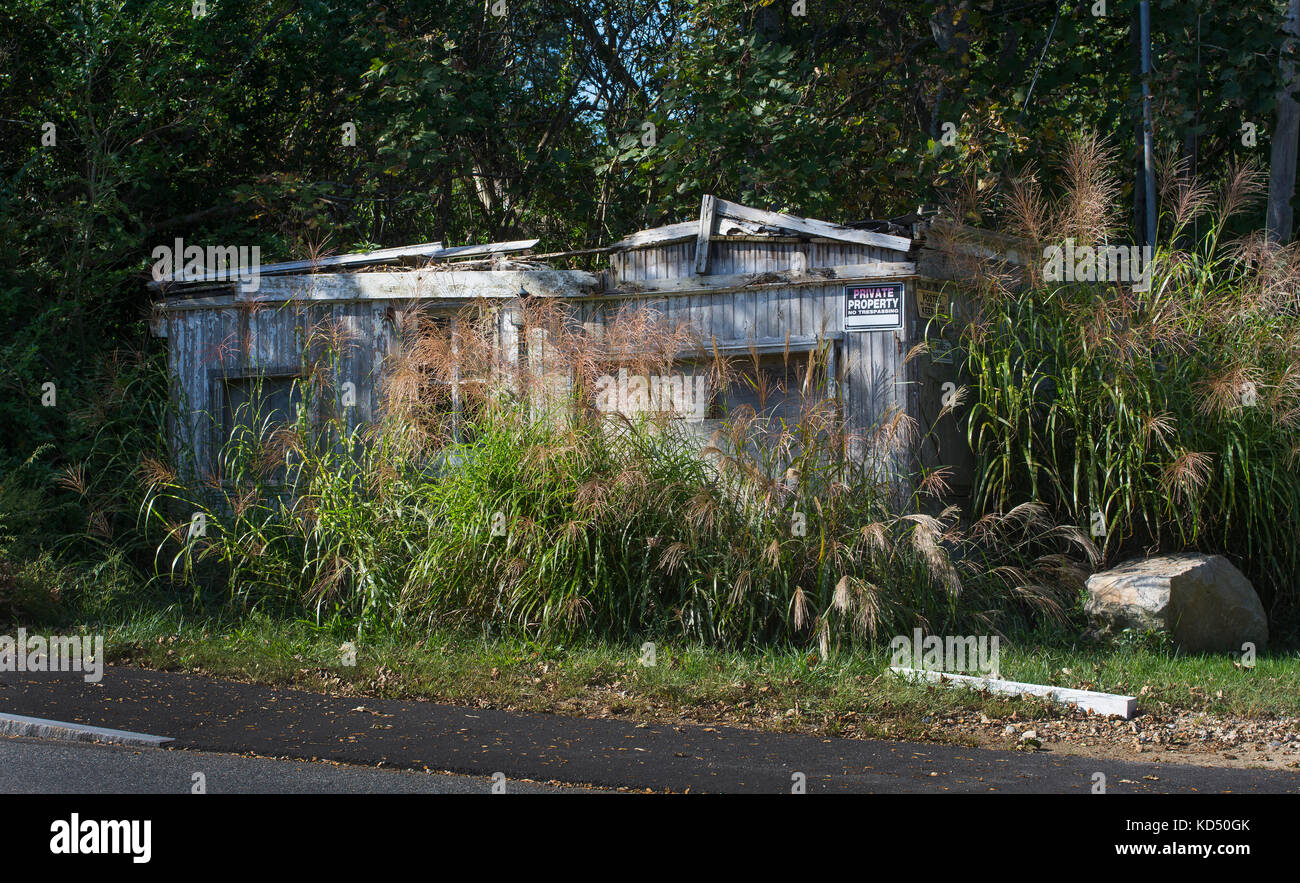 Una varietà abbandonate store a Yarmouth Port, Massachusetts, STATI UNITI D'AMERICA Foto Stock