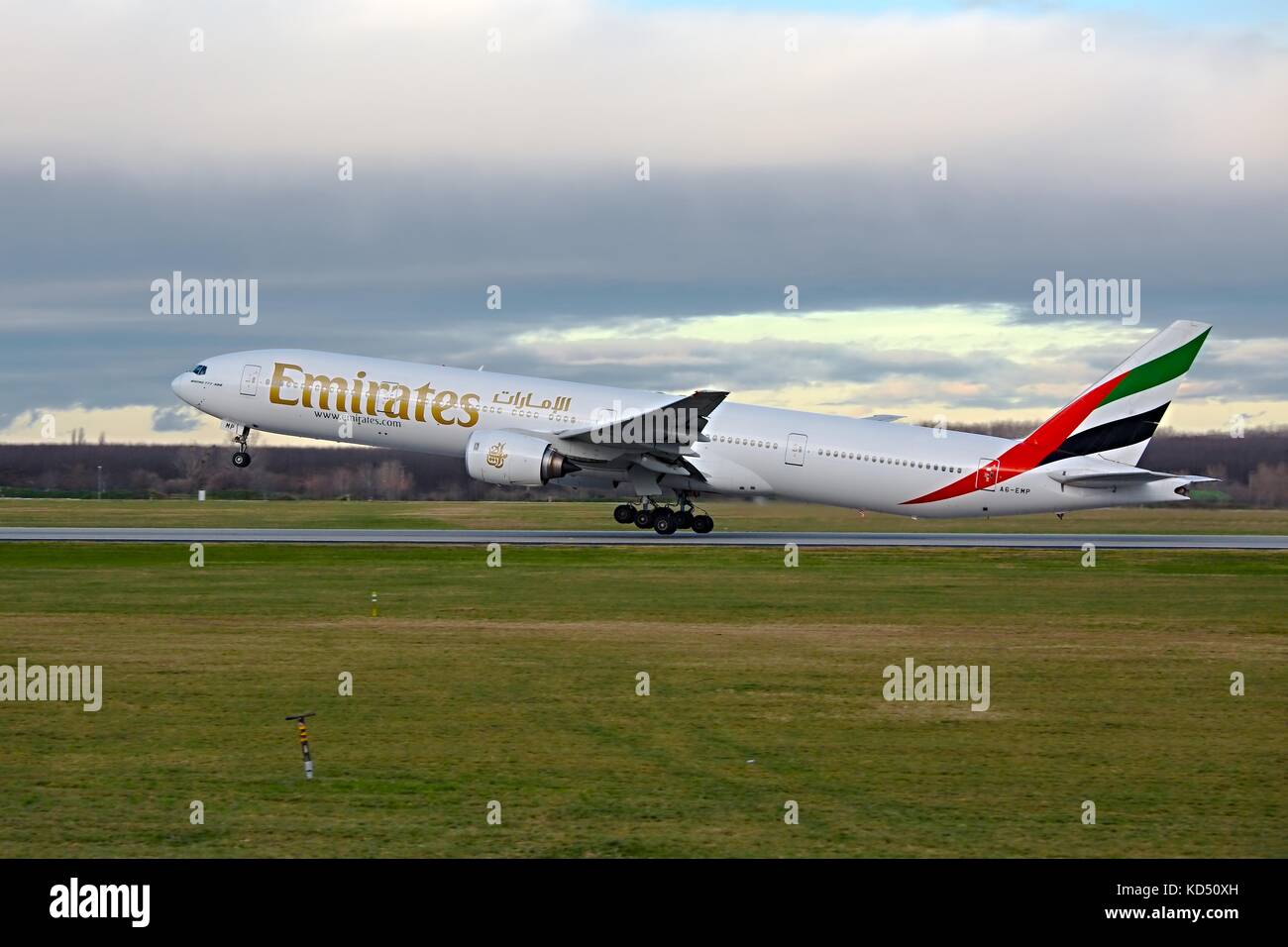 Piano tenendo spento Foto Stock
