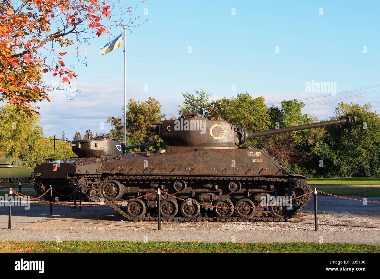 Sherman serbatoi al di fuori dell'Armeria Salaberry Hull, Gatineau, Quebec, Canada. Foto Stock