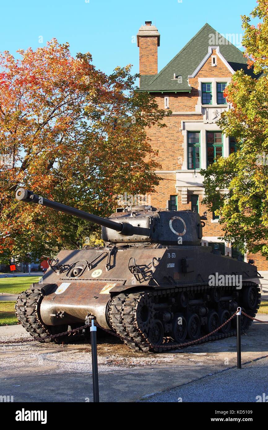 Sherman serbatoio al di fuori dell'Armeria Salaberry Hull, Gatineau, Quebec, Canada. Foto Stock