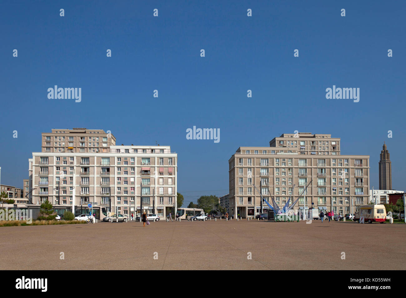 Albergo nel centro cittadino di Le Havre: edifici, Porte Oceane distretto. Edifici progettati dall'architetto Auguste Perret: Le Havre è ricostruita dal centro città è reg Foto Stock
