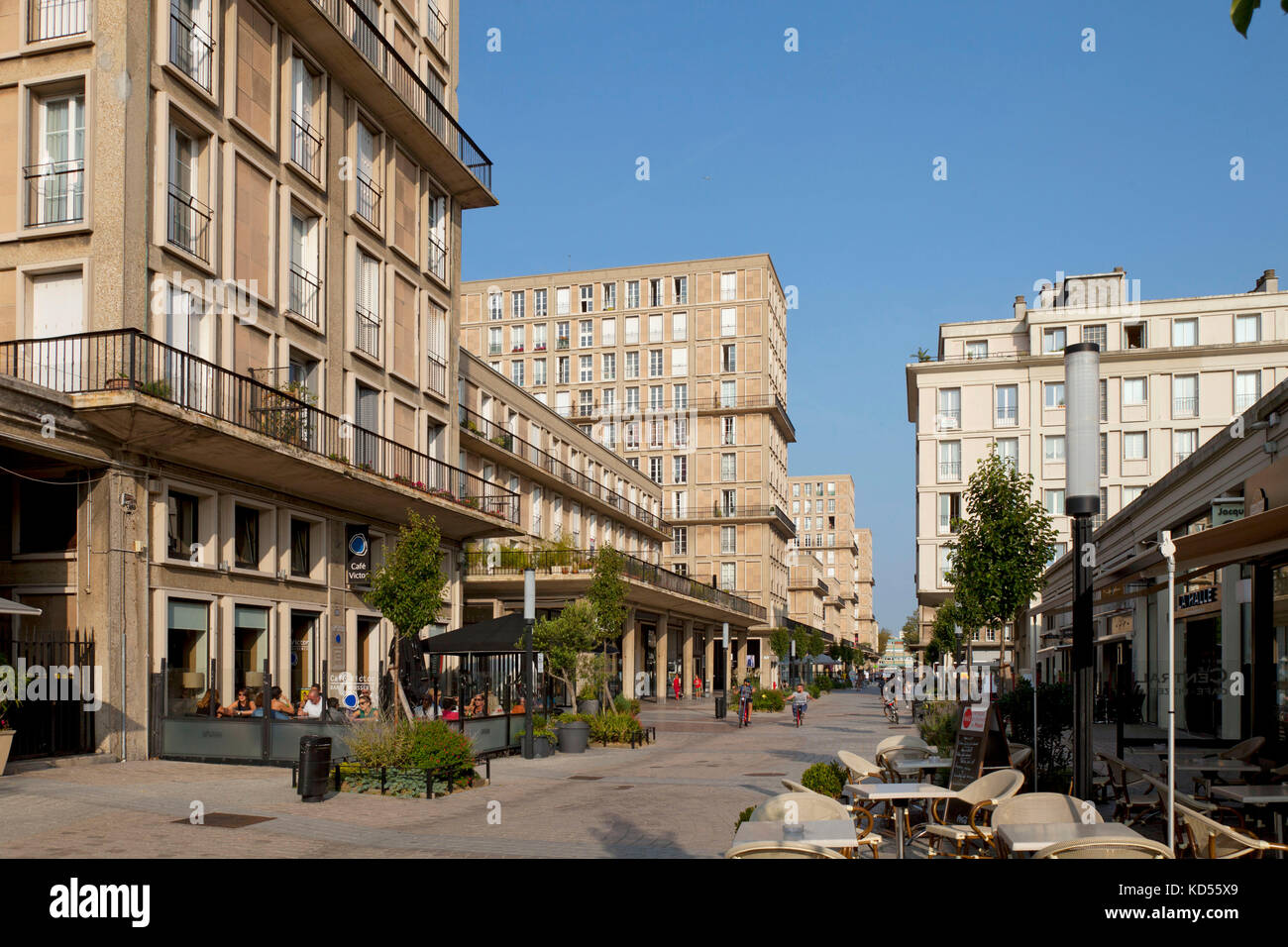 Albergo nel centro cittadino di Le Havre: immobili in strada 'rue Victor Hugo'. Edifici progettati dall'architetto Auguste Perret: Le Havre della città ricostruita cento Foto Stock