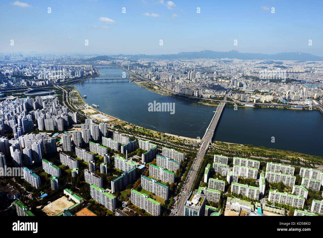 Una vista di Seoul il fiume Han e il centro della città. Foto Stock