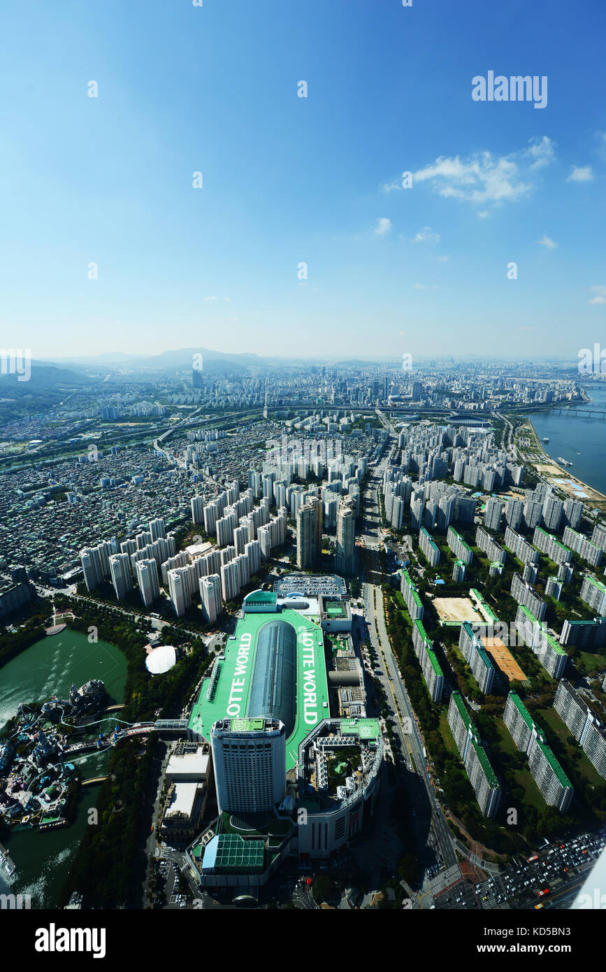 I quartieri lungo la riva sud del fiume Han a Seul, in Corea del Sud. Foto Stock