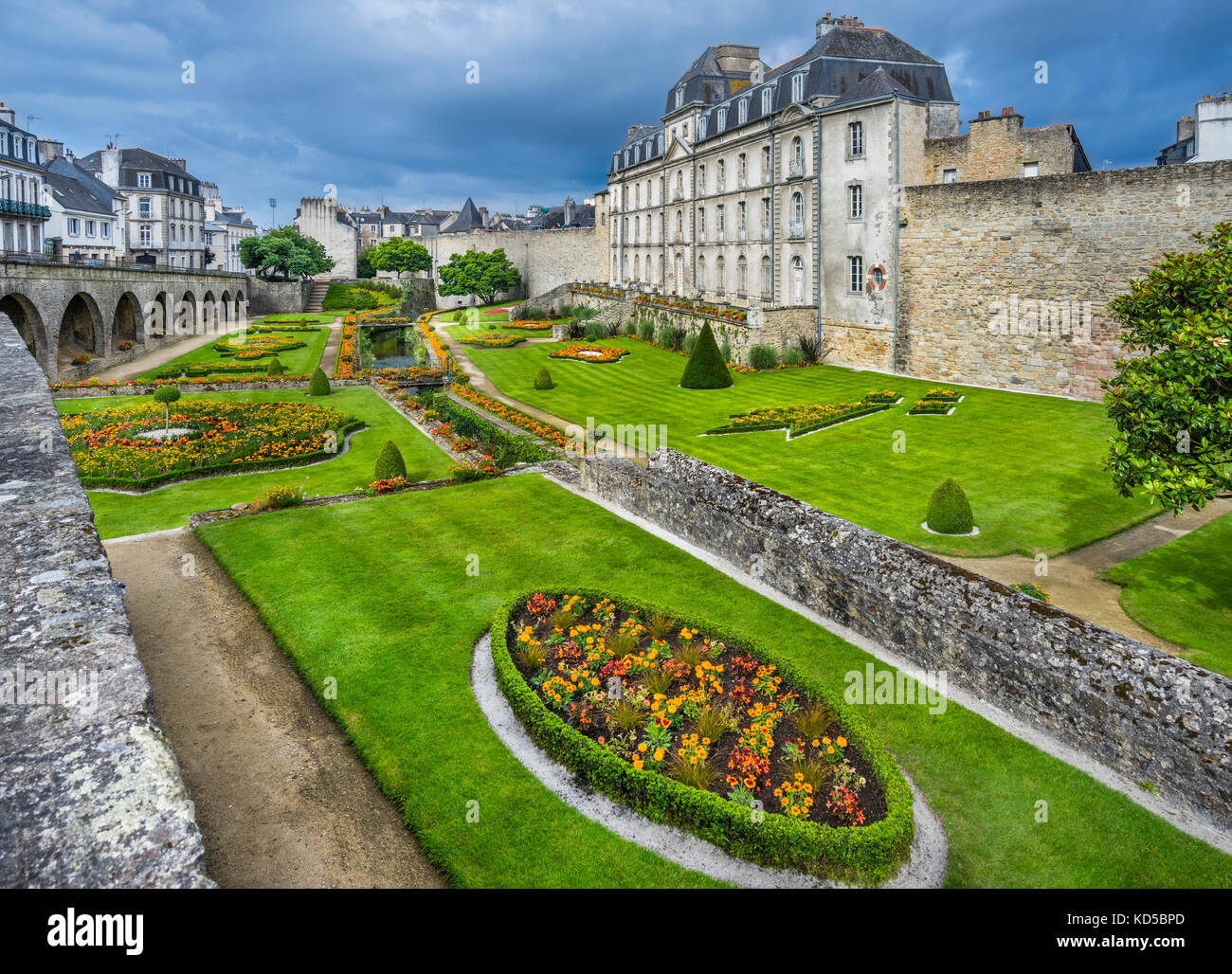 Francia, Bretagna Morbihan, Vannes, Castello e Giardini di Hermine (Chateau de l'Hermine) integrati nei bastioni della città murata Foto Stock