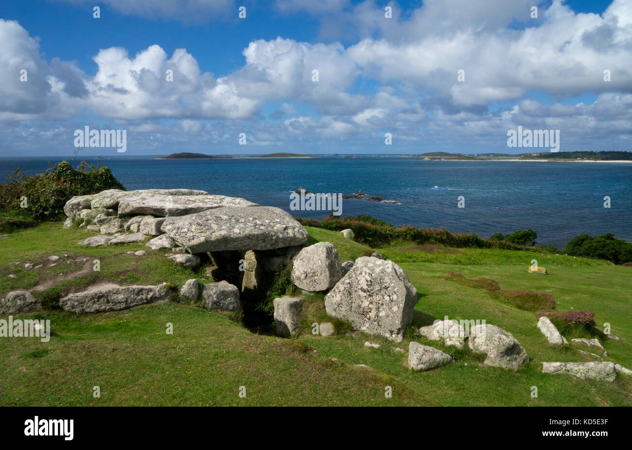 La bant carn tomba,halangy giù villaggio preistorico, st.Mary's,Isole Scilly,Isole britanniche Foto Stock