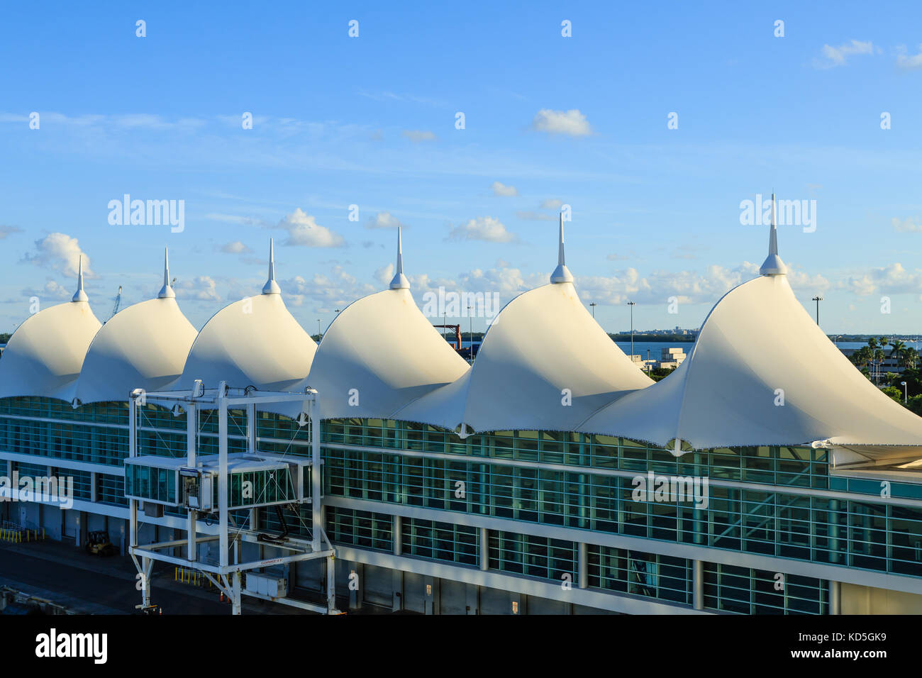 Aeroporto di moderna architettura. in Miami Foto Stock