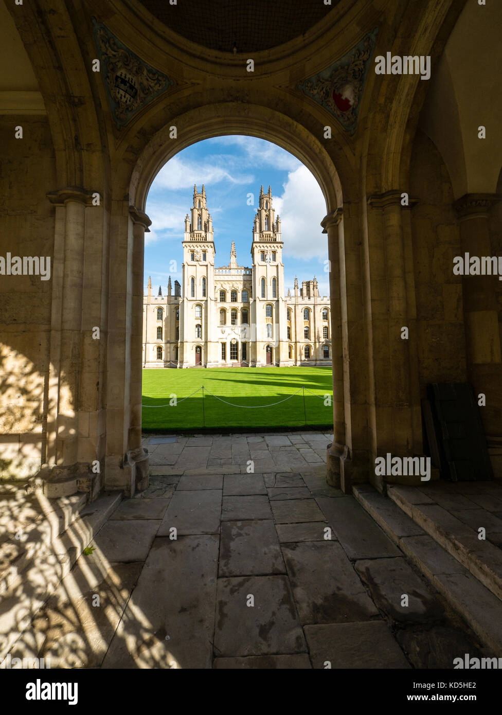All Souls College, da Radcliffe Square, Oxford, Oxfordshire, Inghilterra, Regno Unito,GB. Foto Stock