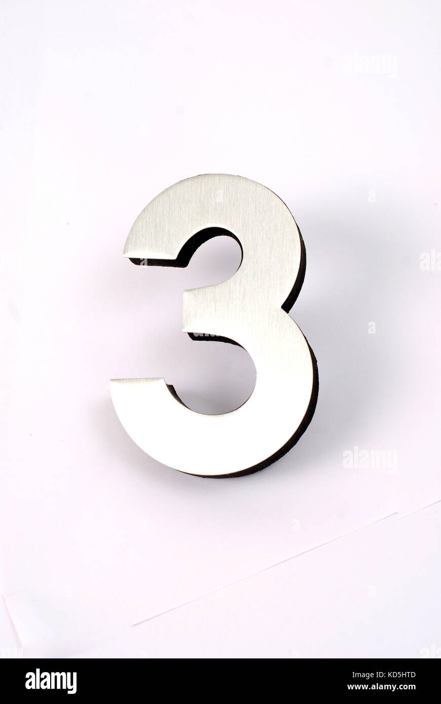 Immagine di un numero 3 su uno sfondo bianco, Foto Stock