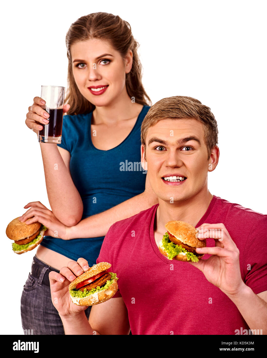 Paio di mangiare fast food. l uomo e la donna il trattamento di hamburger . Foto Stock