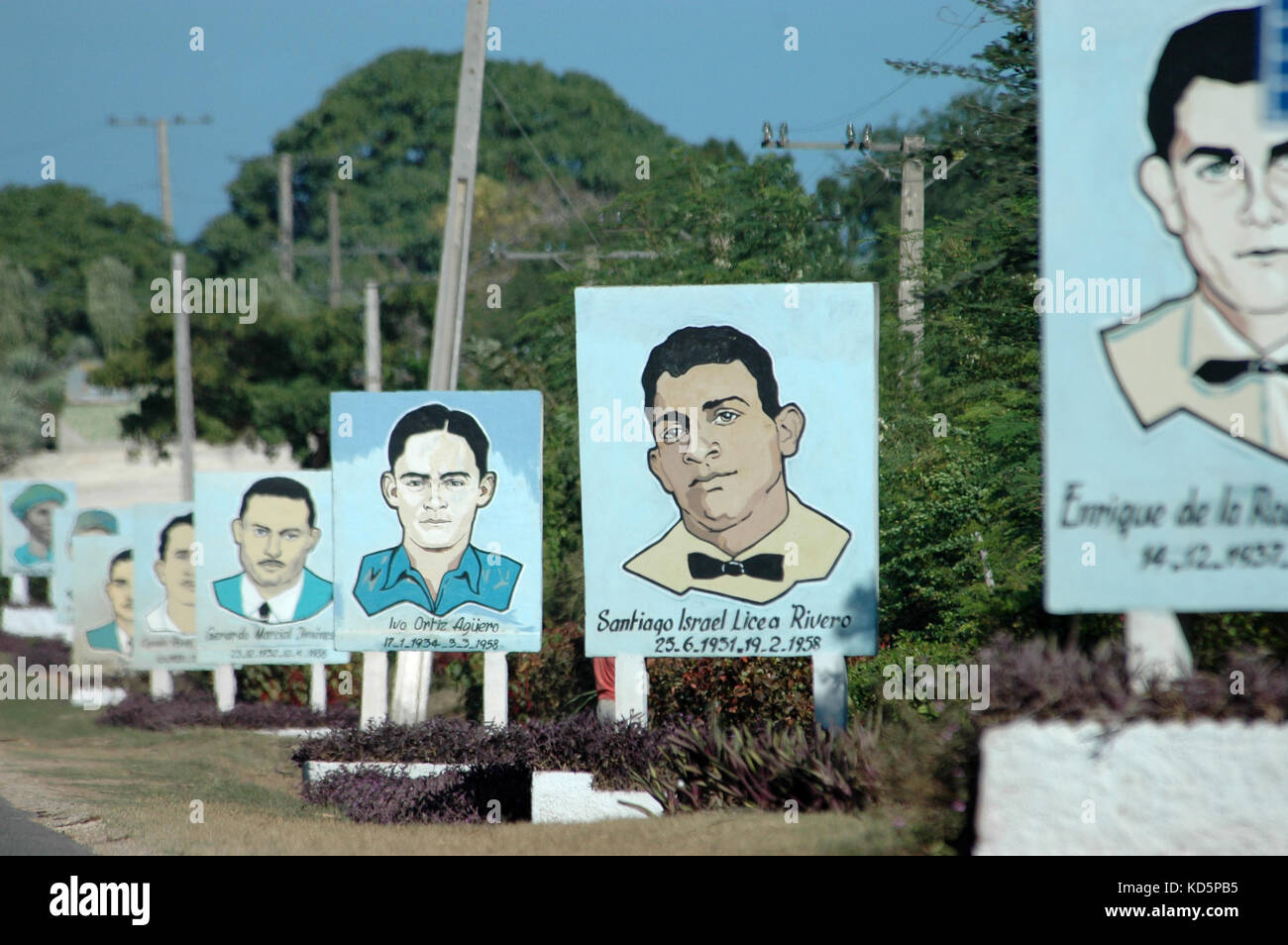 Affissioni di 'Los Heroes", il cubano prigionieri nelle carceri statunitensi, lungo l'autostrada a Cuba Foto Stock