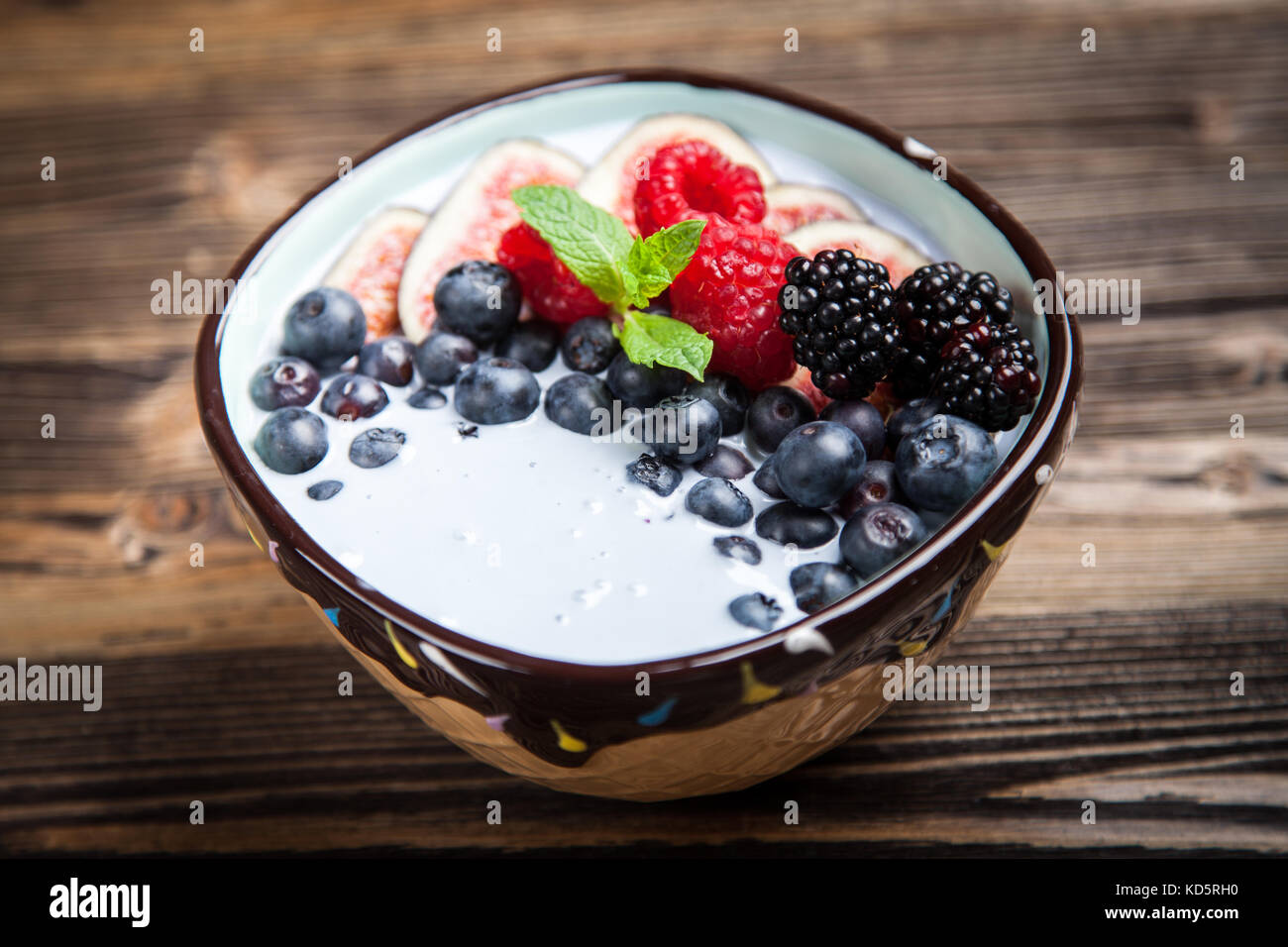 Deliziosa mirtillo e fig yogurt Foto Stock