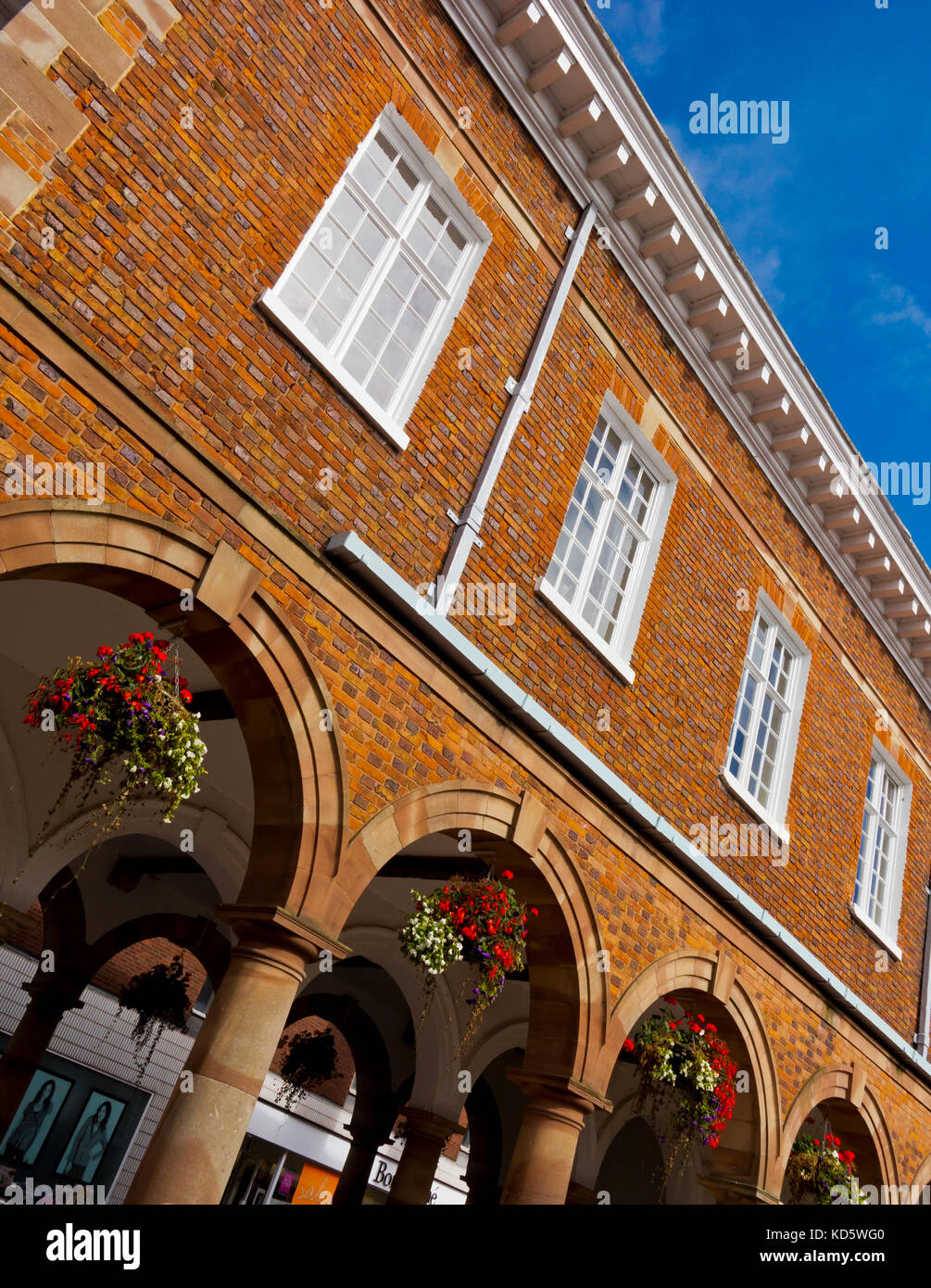Tamworth Town Hall Staffordshire Inghilterra 1701 costruito da Thomas ragazzo con windows giacobino e alto tetto spiovente. Foto Stock