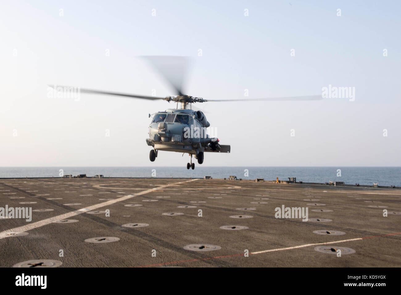 MH-60S Sea Hawk elicottero assegnato al "Jolly" Foto Stock